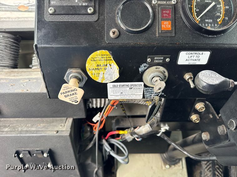 image for item DH9850 2005 MB Companies Oshkosh HB2723 street sweeper truck