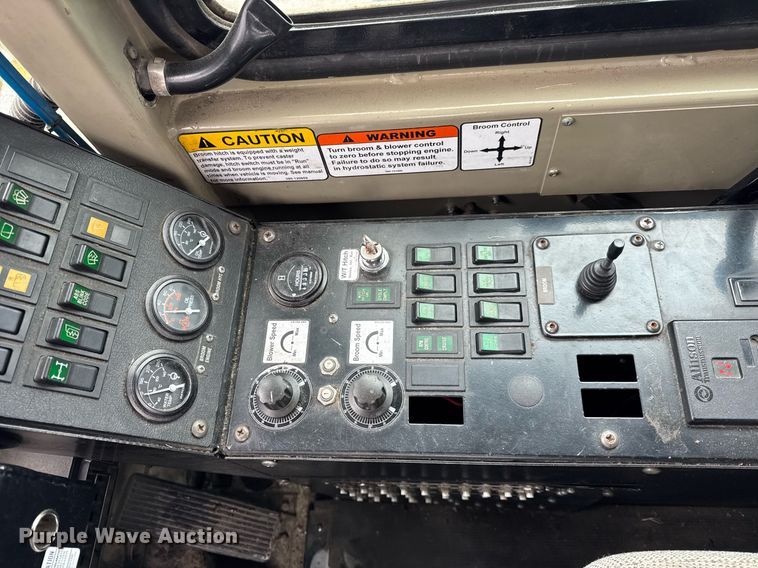 image for item DH9850 2005 MB Companies Oshkosh HB2723 street sweeper truck