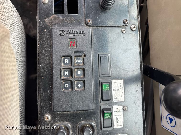 image for item DH9850 2005 MB Companies Oshkosh HB2723 street sweeper truck