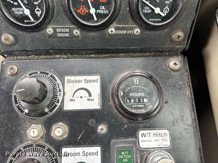 image for item DH9850 2005 MB Companies Oshkosh HB2723 street sweeper truck