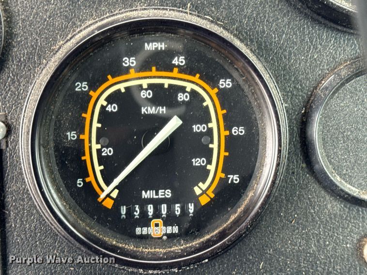 image for item DH9850 2005 MB Companies Oshkosh HB2723 street sweeper truck