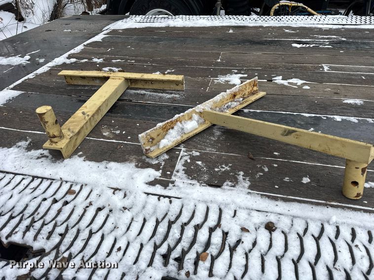 image for item DH9850 2005 MB Companies Oshkosh HB2723 street sweeper truck