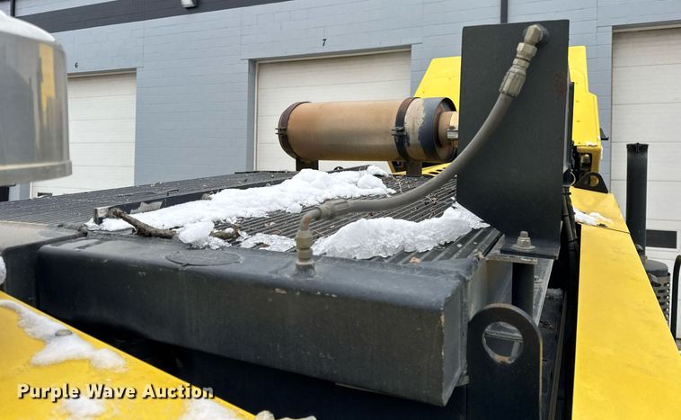 image for item DH9850 2005 MB Companies Oshkosh HB2723 street sweeper truck