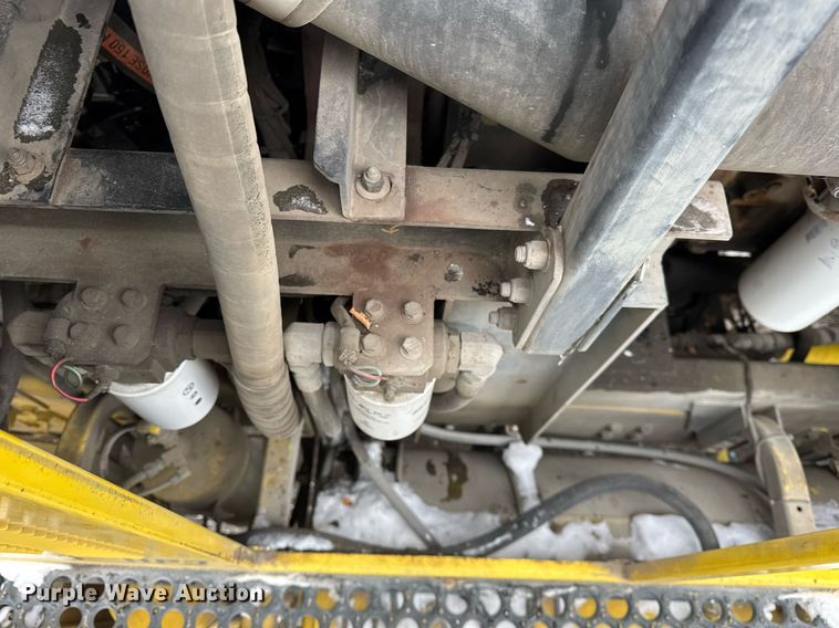 image for item DH9850 2005 MB Companies Oshkosh HB2723 street sweeper truck