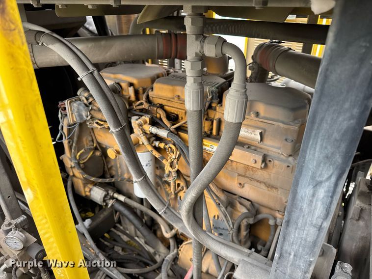 image for item DH9850 2005 MB Companies Oshkosh HB2723 street sweeper truck