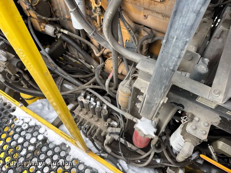 image for item DH9850 2005 MB Companies Oshkosh HB2723 street sweeper truck