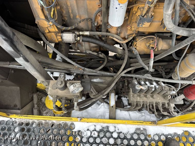 image for item DH9850 2005 MB Companies Oshkosh HB2723 street sweeper truck