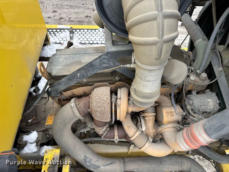 image for item DH9850 2005 MB Companies Oshkosh HB2723 street sweeper truck