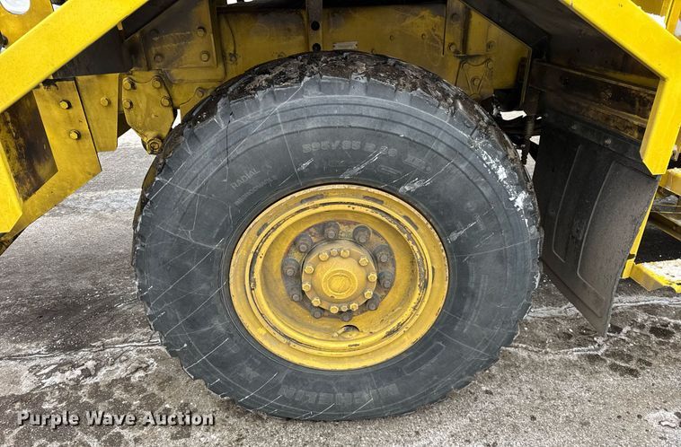 image for item DH9850 2005 MB Companies Oshkosh HB2723 street sweeper truck