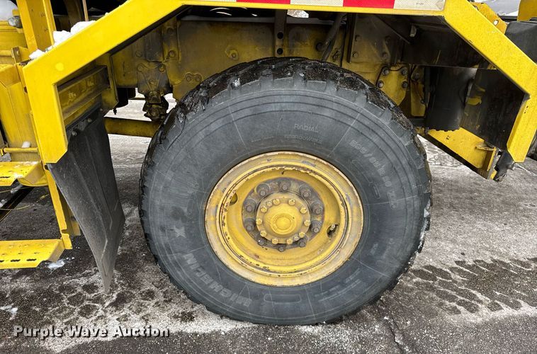 image for item DH9850 2005 MB Companies Oshkosh HB2723 street sweeper truck