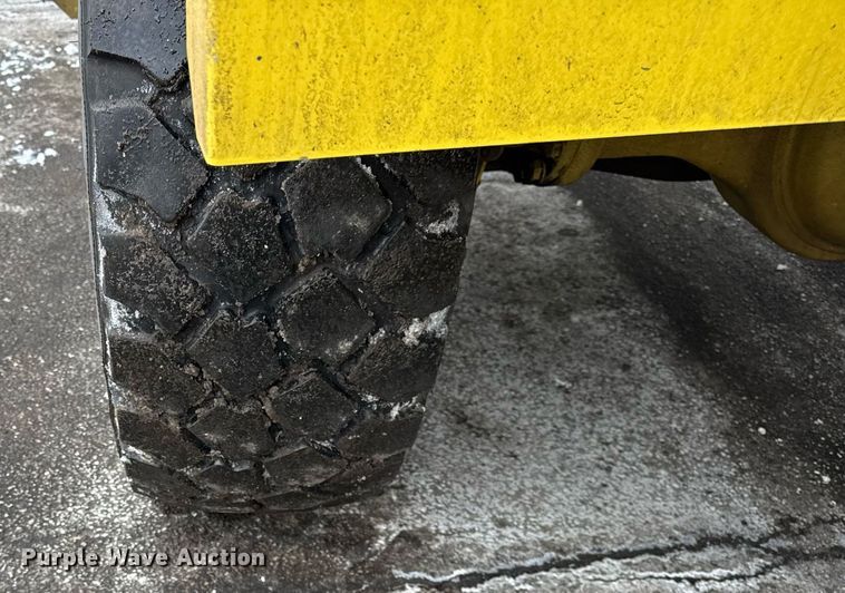 image for item DH9850 2005 MB Companies Oshkosh HB2723 street sweeper truck