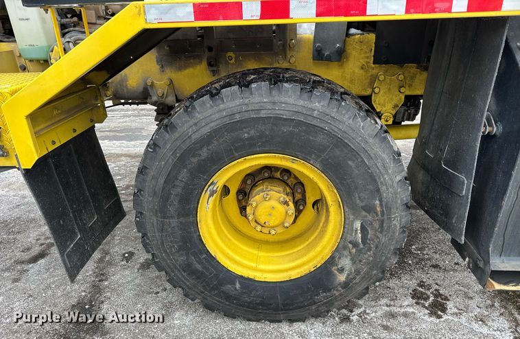 image for item DH9850 2005 MB Companies Oshkosh HB2723 street sweeper truck