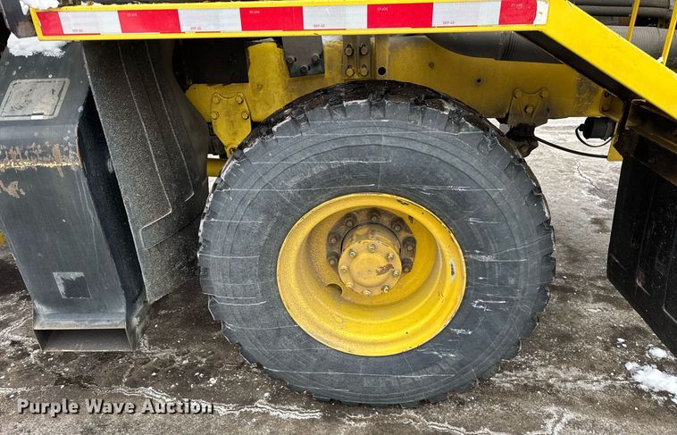 image for item DH9850 2005 MB Companies Oshkosh HB2723 street sweeper truck