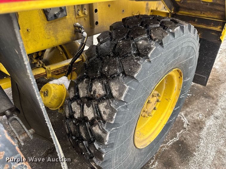 image for item DH9850 2005 MB Companies Oshkosh HB2723 street sweeper truck