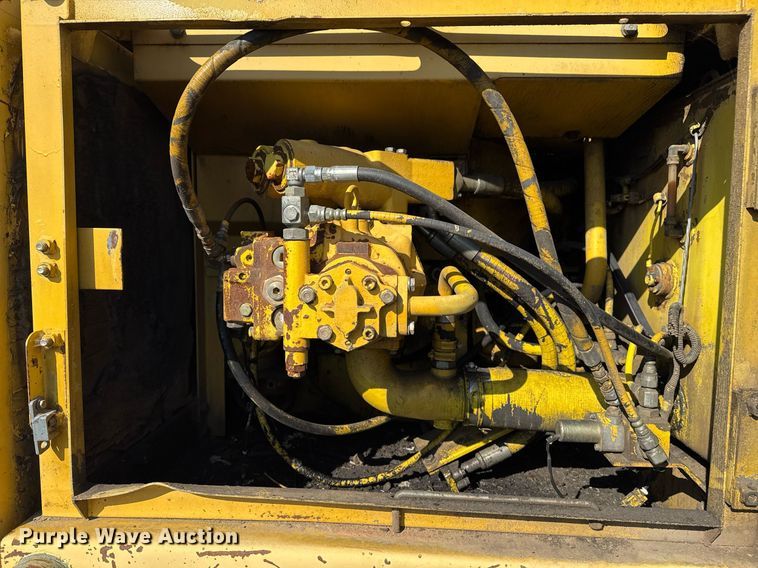 image for item DJ9768 1995 Komatsu PC200LC-6L excavator