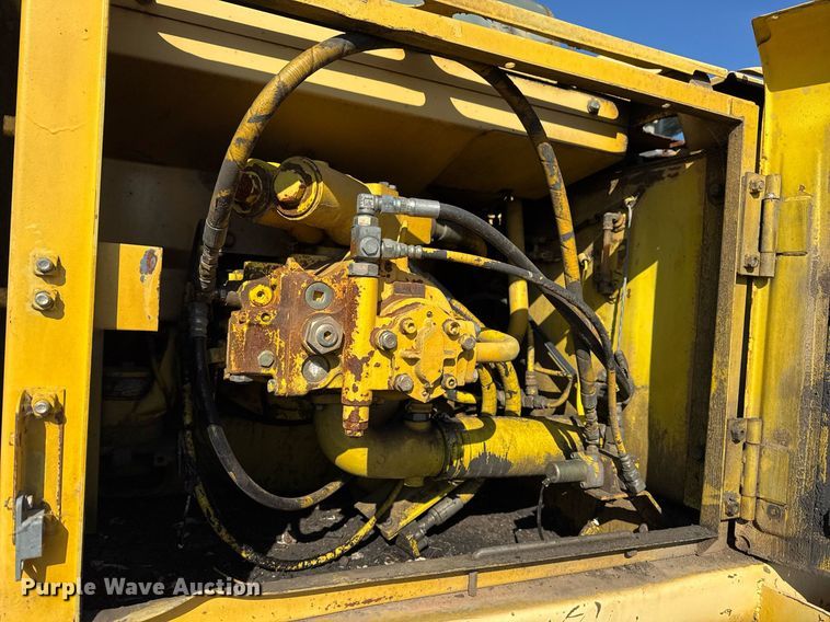 image for item DJ9768 1995 Komatsu PC200LC-6L excavator