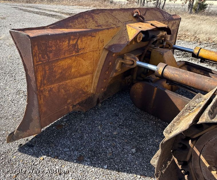 image for item DM5543 1994 Dresser TD9H dozer