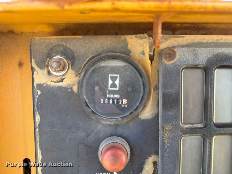 image for item DM5543 1994 Dresser TD9H dozer