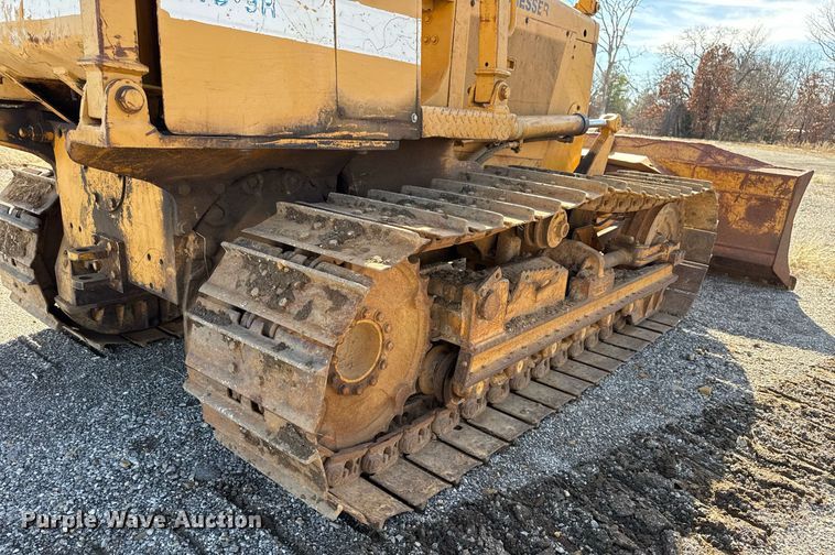 image for item DM5543 1994 Dresser TD9H dozer