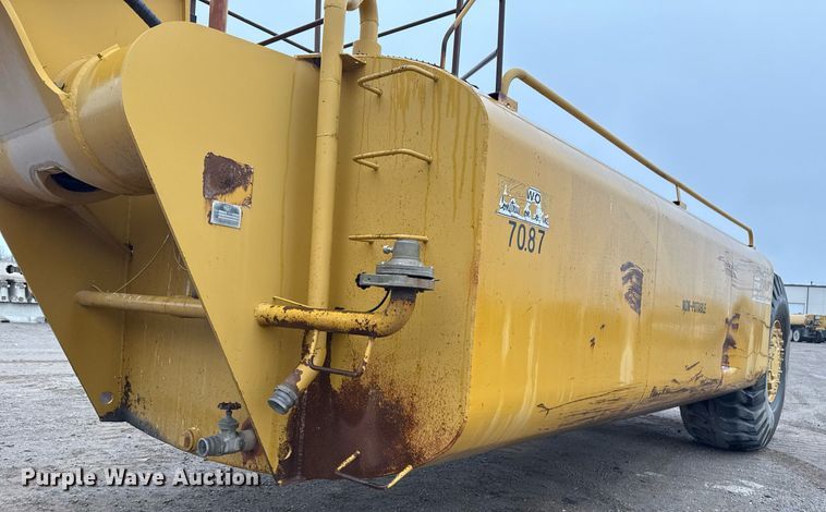 image for item DM5553 1978 Caterpillar 637D water wagon