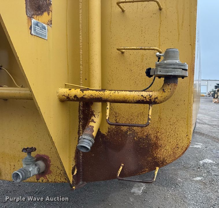 image for item DM5553 1978 Caterpillar 637D water wagon