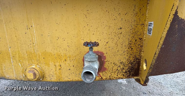 image for item DM5553 1978 Caterpillar 637D water wagon