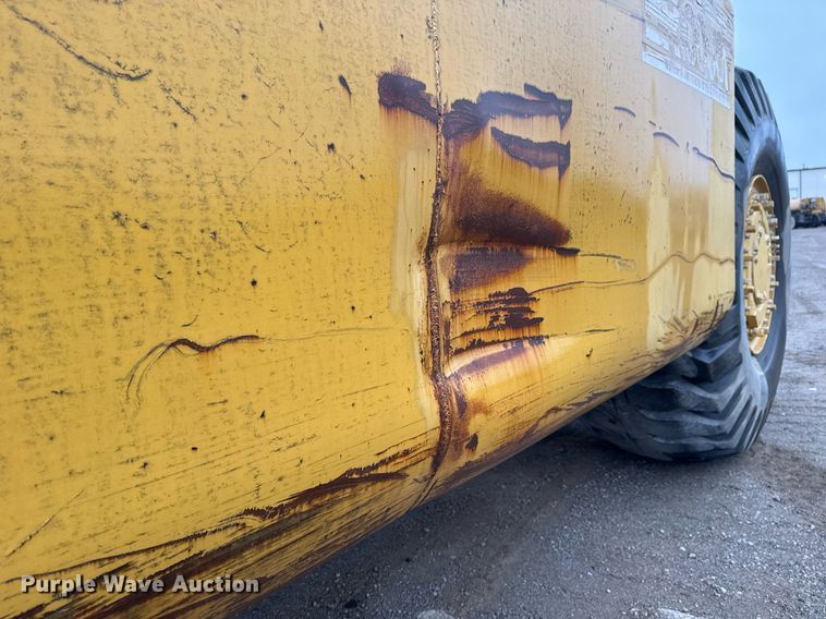 image for item DM5553 1978 Caterpillar 637D water wagon