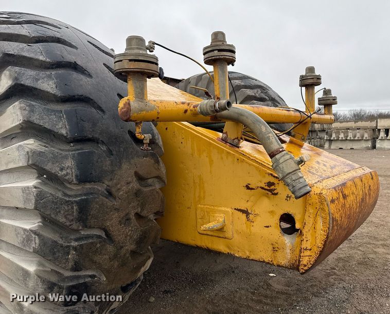 image for item DM5553 1978 Caterpillar 637D water wagon