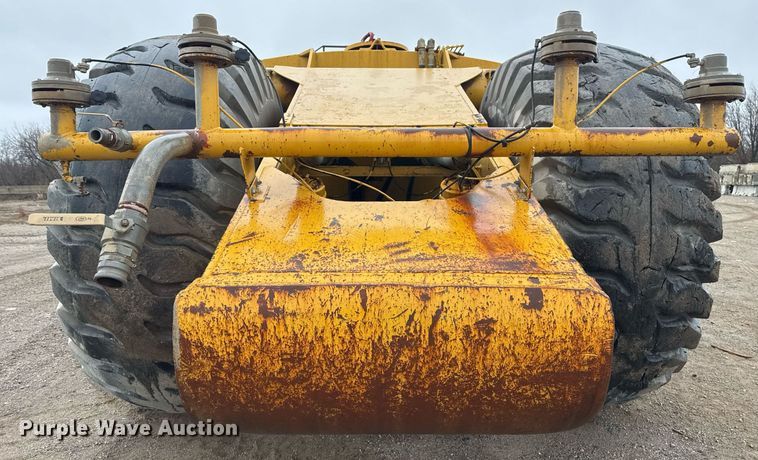 image for item DM5553 1978 Caterpillar 637D water wagon