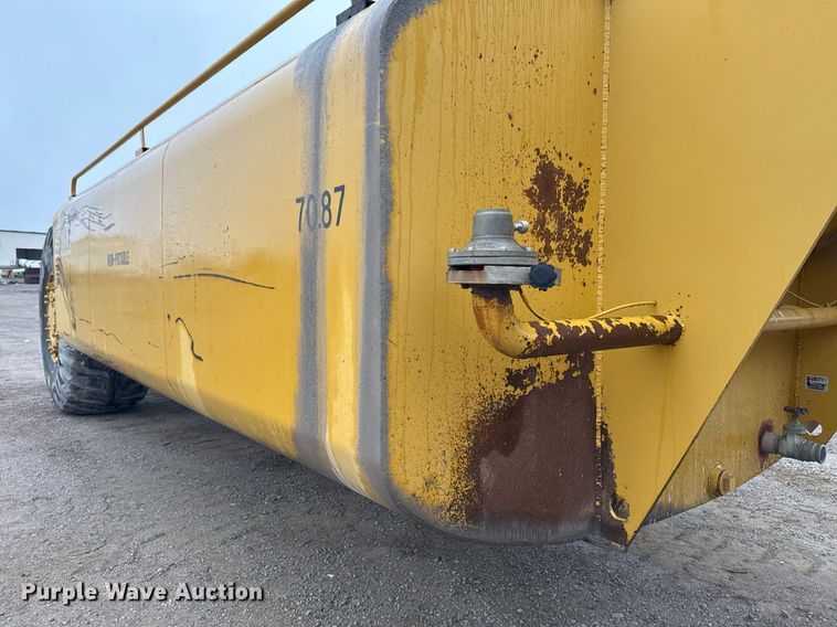 image for item DM5553 1978 Caterpillar 637D water wagon