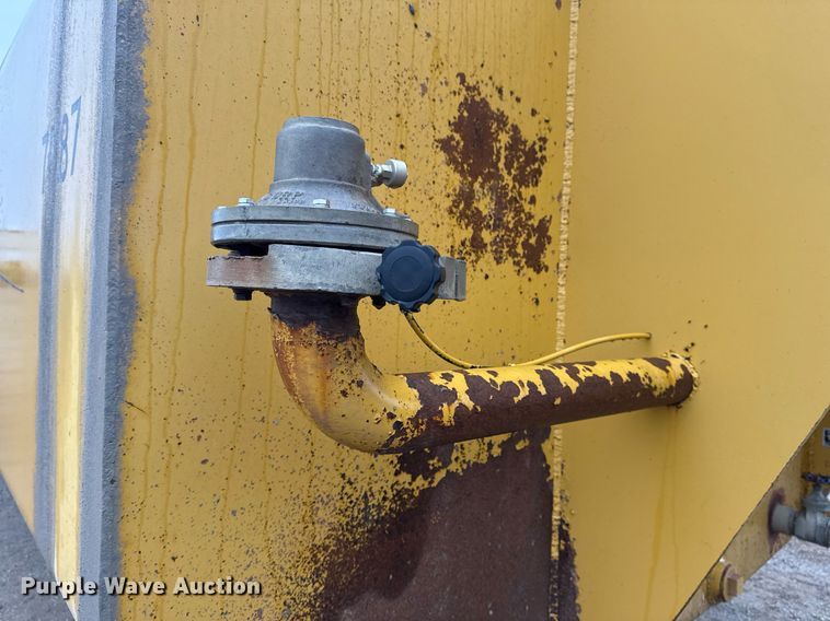 image for item DM5553 1978 Caterpillar 637D water wagon