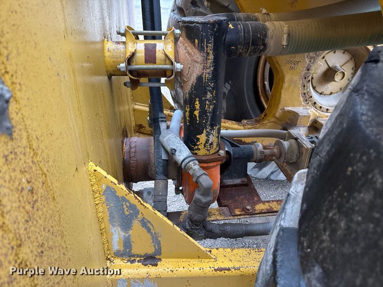 image for item DM5553 1978 Caterpillar 637D water wagon