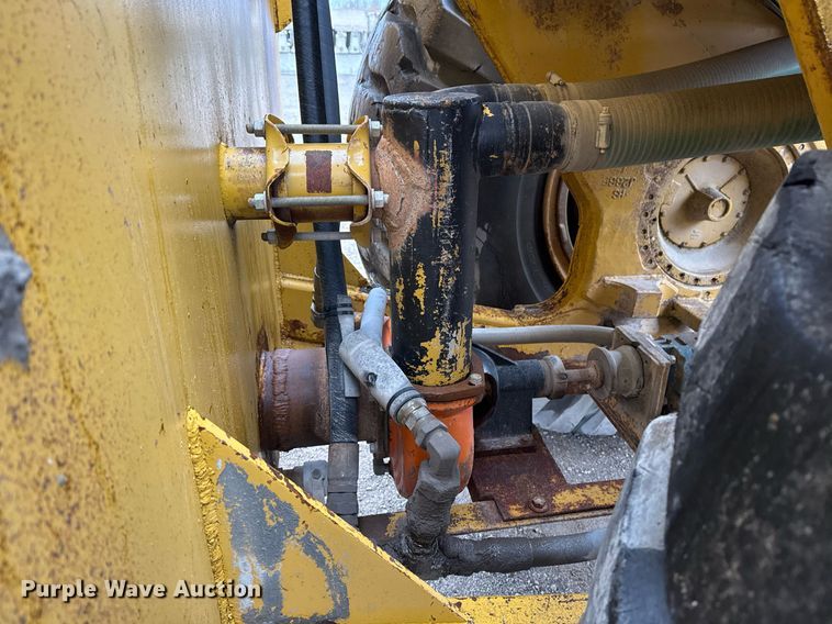 image for item DM5553 1978 Caterpillar 637D water wagon