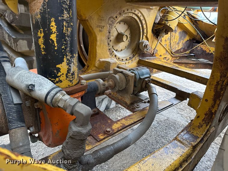 image for item DM5553 1978 Caterpillar 637D water wagon