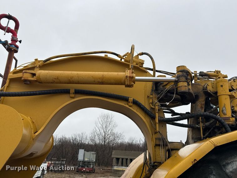 image for item DM5553 1978 Caterpillar 637D water wagon