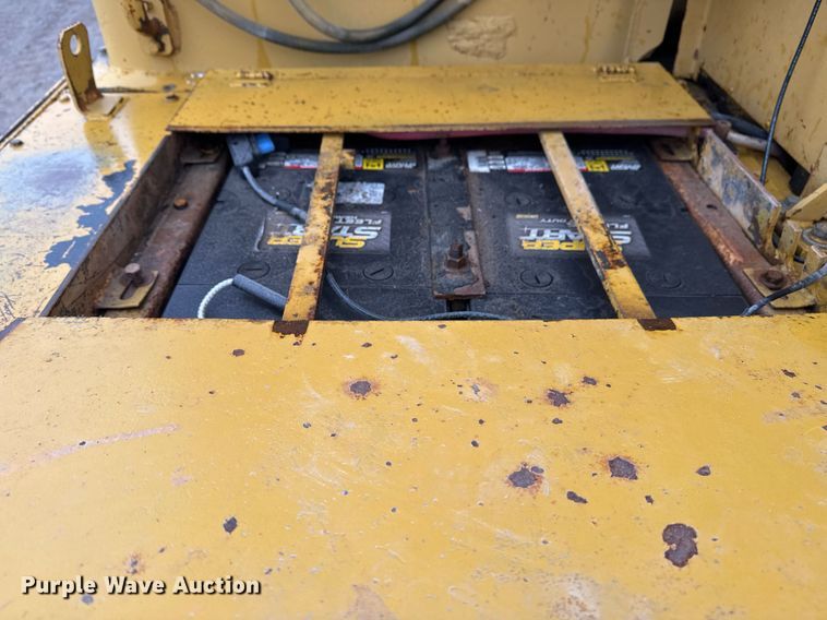 image for item DM5553 1978 Caterpillar 637D water wagon