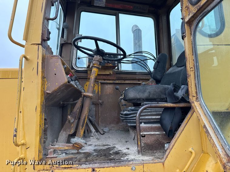 image for item DM5553 1978 Caterpillar 637D water wagon