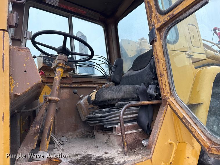 image for item DM5553 1978 Caterpillar 637D water wagon