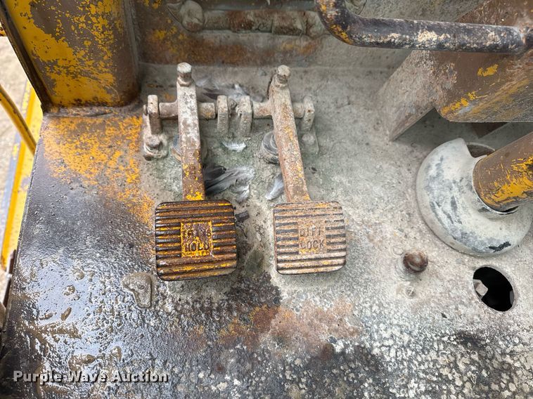 image for item DM5553 1978 Caterpillar 637D water wagon