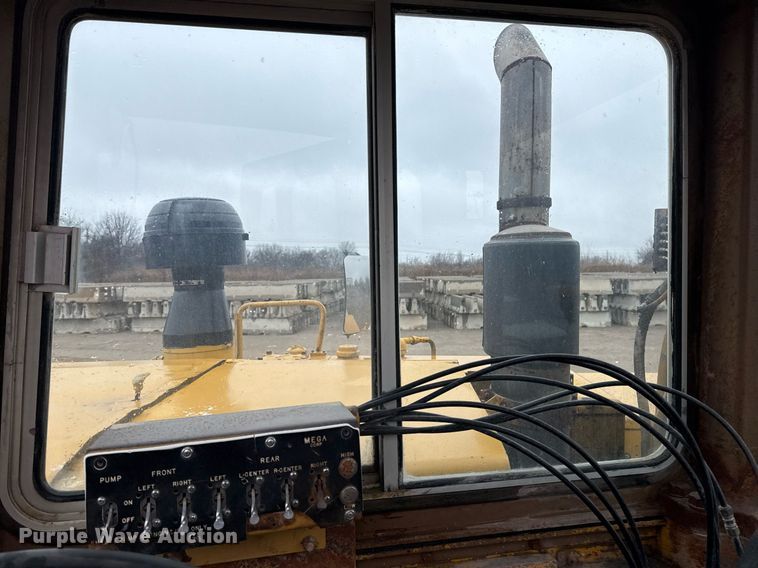 image for item DM5553 1978 Caterpillar 637D water wagon