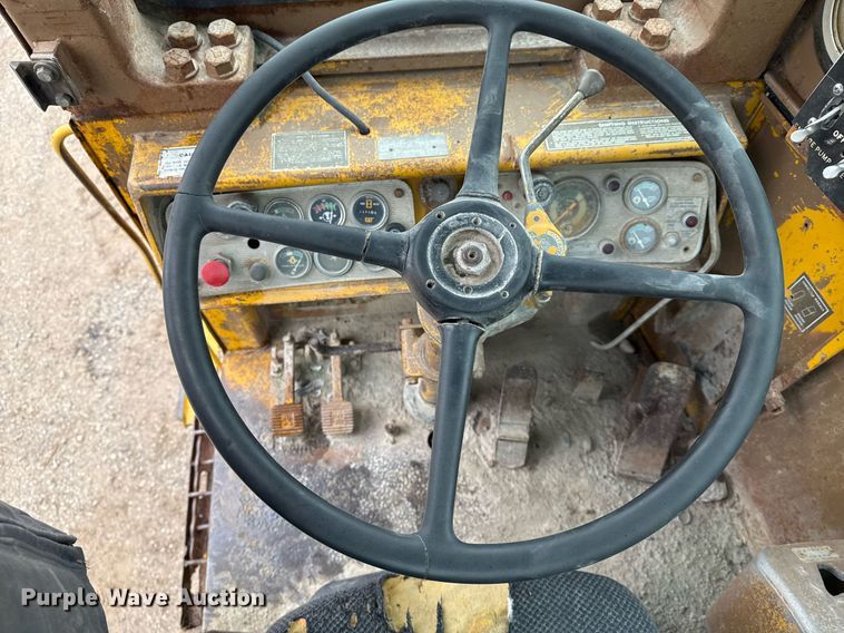 image for item DM5553 1978 Caterpillar 637D water wagon