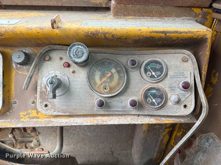 image for item DM5553 1978 Caterpillar 637D water wagon