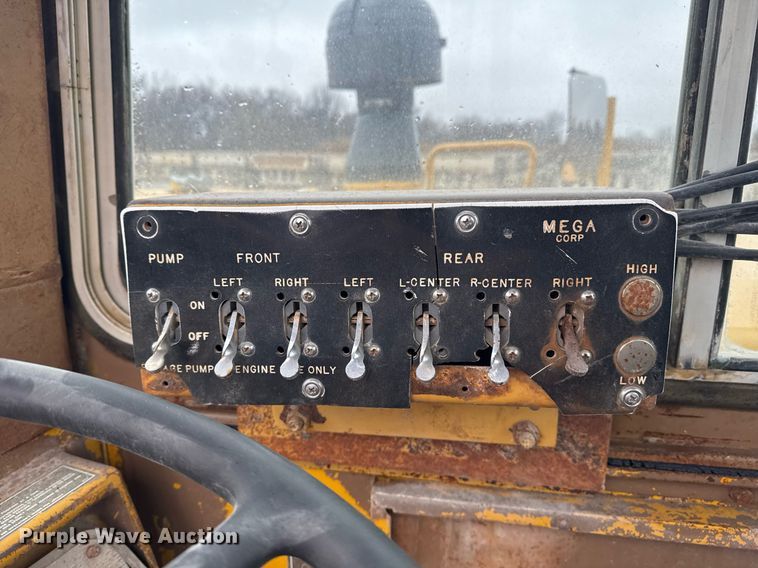 image for item DM5553 1978 Caterpillar 637D water wagon