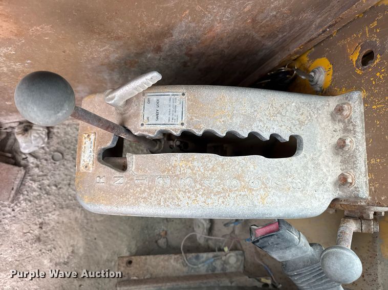 image for item DM5553 1978 Caterpillar 637D water wagon