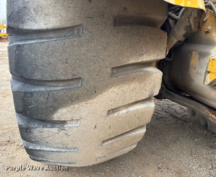 image for item DM5553 1978 Caterpillar 637D water wagon