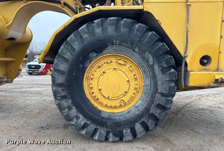 image for item DM5553 1978 Caterpillar 637D water wagon