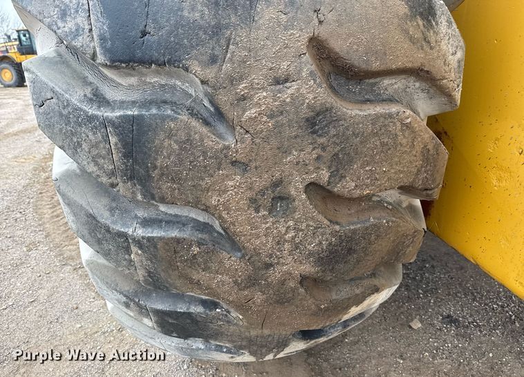 image for item DM5553 1978 Caterpillar 637D water wagon