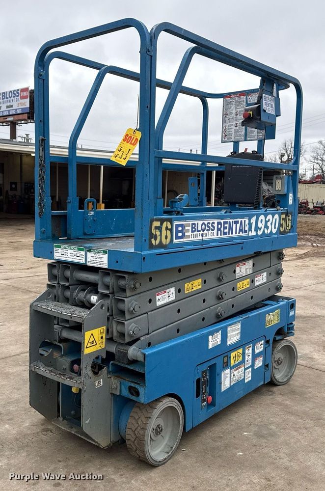 image for item DM5565 2005 Genie Lift GS-1930 scissor lift