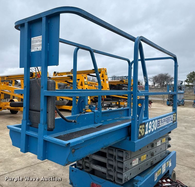 image for item DM5565 2005 Genie Lift GS-1930 scissor lift