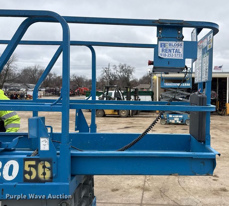 image for item DM5565 2005 Genie Lift GS-1930 scissor lift